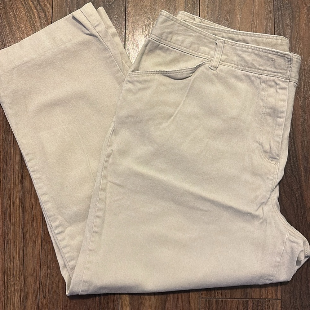 Ladies 98% Cotton light tan capris